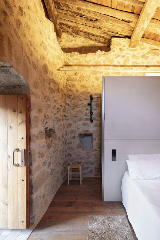 Renovación de Casa Abbey / Antonio Garcia Blay y Jose Antonio Ruiz Suaña - Fotografía interior, Dormitorio, Madera, Fijación Vigas