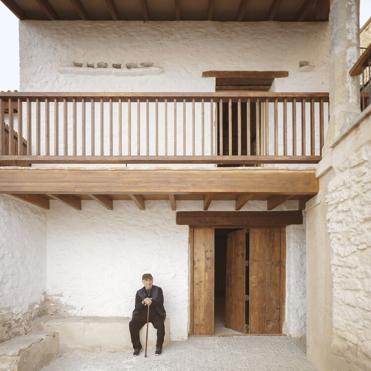 Renovación de Casa Abbey / Antonio Garcia Blay y Jose Antonio Ruiz Suaña - Fotografía interior, Madera, Barandas, Balcón
