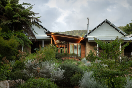 Zulaikha Laurence Tree Change House / Studio ZAWA - Image 6 of 17