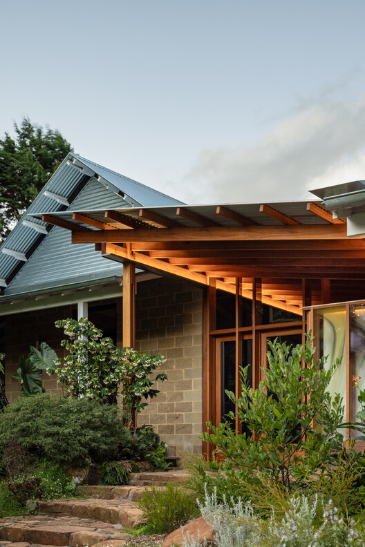 Zulaikha Laurence Tree Change House / Studio ZAWA - Exterior Photography, Garden