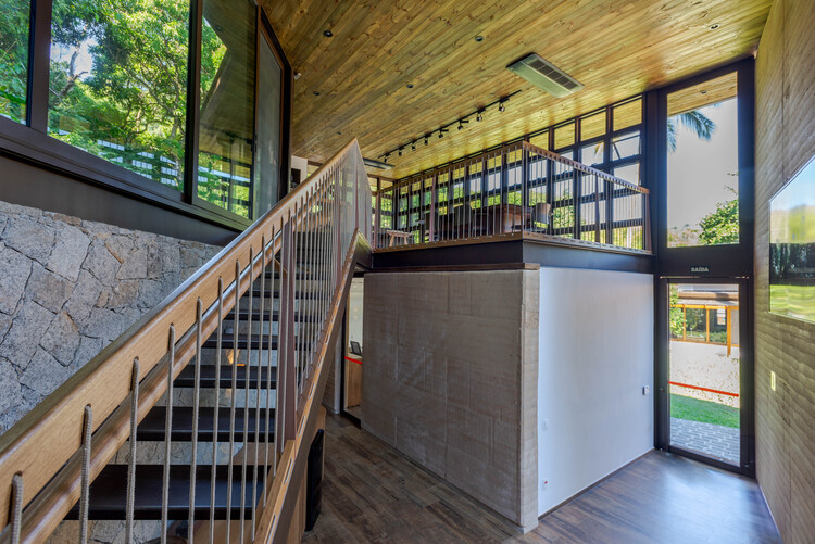 Escritório Associação Barreiros / Dall'Ovo Magalhães Arquitetura - Fotografia de Interiores, Madeira, Escada, Corrimão, Viga, Terraço