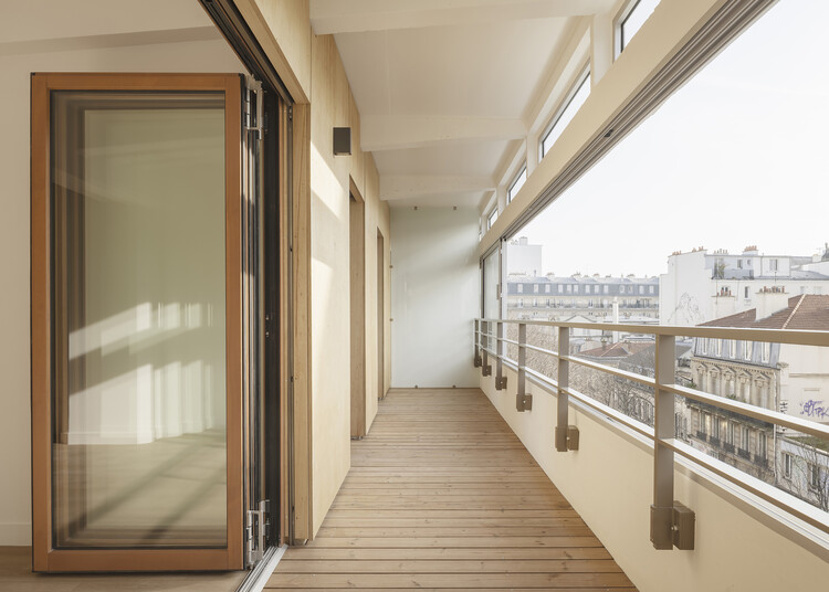 老车库改造/ Atelier Tequi Architects - 室内图, 木头, 阳台, 玻璃