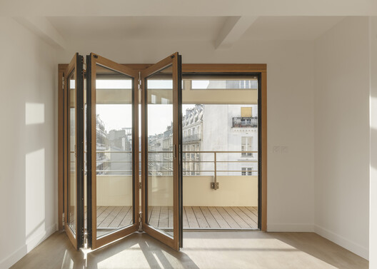 老车库改造/ Atelier Tequi Architects - 室内图, 木头, 门