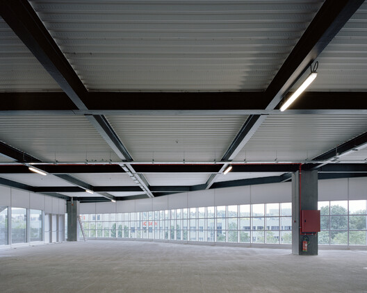 Mobilis Automotive Building / XDGA - Image 11 of 23