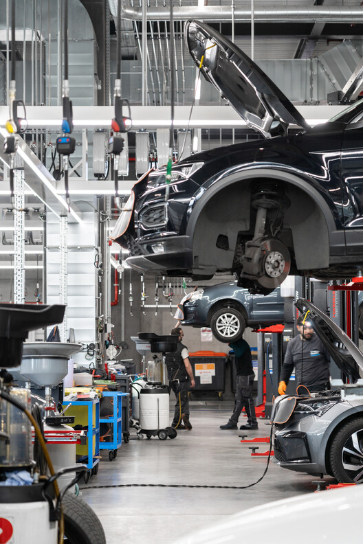 Mobilis Automotive Building / XDGA - Interior Photography