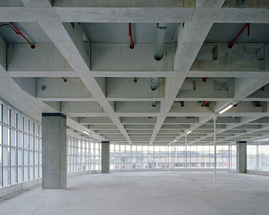 Mobilis Automotive Building / XDGA - Image 3 of 23