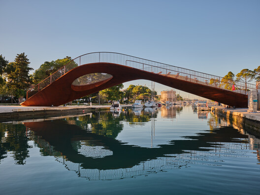 Puente sobre Foša/ Prostorne taktike - Fotografía exterior