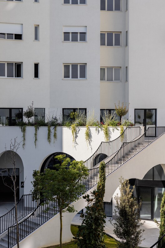 River Residence Tirana / Davide Macullo Architects - Exterior Photography, Courtyard, Balcony