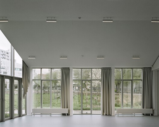 Place Pouchet Social and Cultural Center / MCBAD architecture & urban design - Interior Photography, Glass