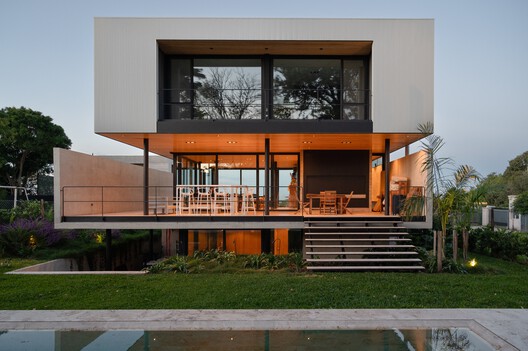 Casa NTN  / BDB Arquitectos I BALDUZZI - DONOVAN - BERTAGNI - Fotografía exterior, Balcón