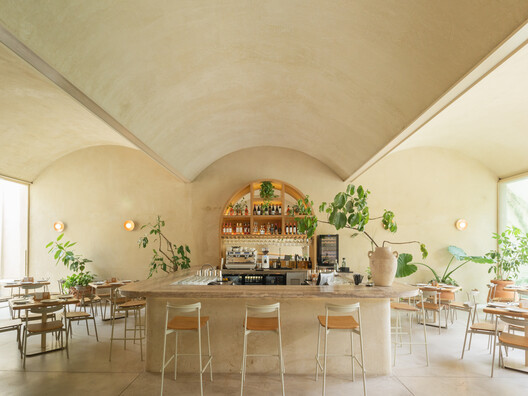 Restaurante Vulcanos Chapalita / Dinamita - Fotografía interior, Mesas, Sillas