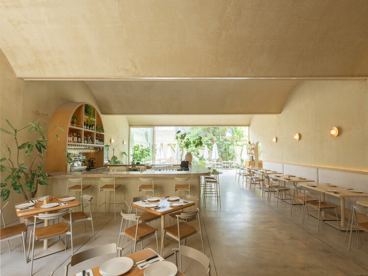 Restaurante Vulcanos Chapalita / Dinamita - Fotografía interior, Mesas, Sillas