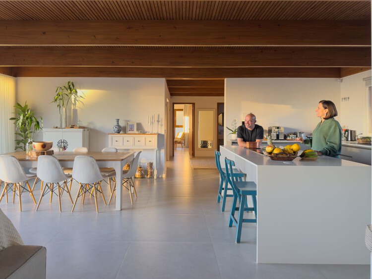 Casa Langma / Bruno Zaitter Arquitetura e Urbanismo - Fotografia de Interiores, Cadeira, Mesa, Madeira, Iluminação, Cozinha, Bancada