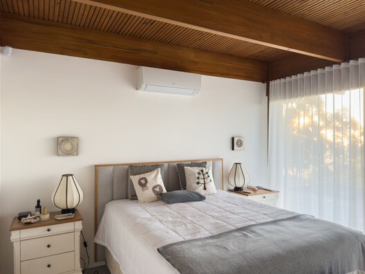 Casa Langma / Bruno Zaitter Arquitetura e Urbanismo Casa Langma / Bruno Zaitter Arquitetura e Urbanismo - Fotografia de Interiores, Dormitório, Cama, Madeira, Iluminação