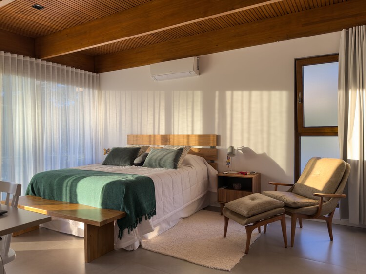 Casa Langma / Bruno Zaitter Arquitetura e Urbanismo - Fotografia de Interiores, Dormitório, Cama, Madeira, Iluminação