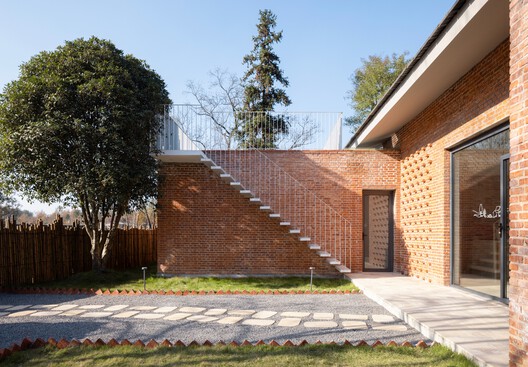 Centro Hemei del condado de Sui / UP Architecture - Fotografía exterior, Ladrillo, Jardín