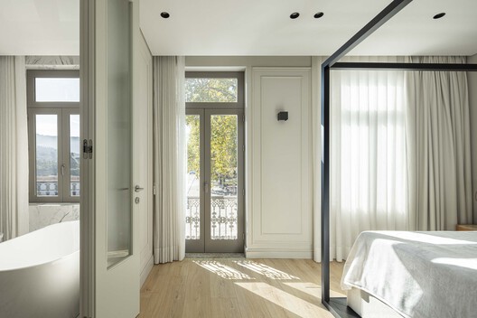 Casa do Parque IV / Ricardo Azevedo Arquitecto - Fotografia de Interiores, Dormitório, Madeira, Iluminação, Porta, Vidro