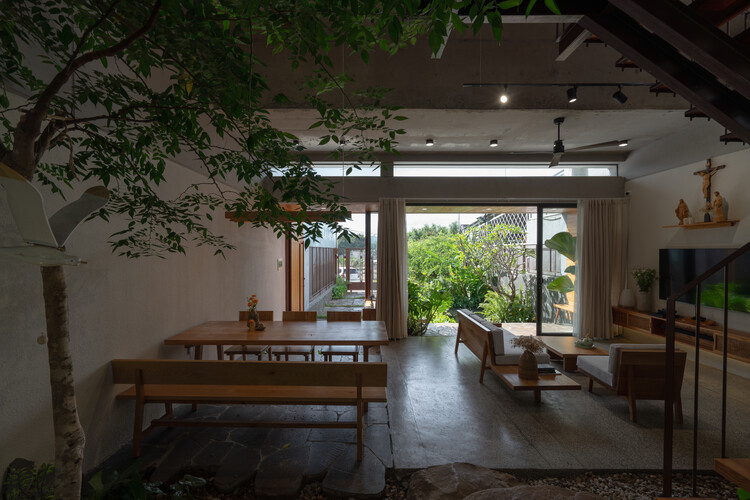 Casa Jinjee / Tad.atelier - Fotografia de Interiores, Madeira, Cadeira