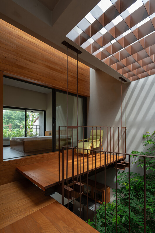 Casa Jinjee / Tad.atelier - Fotografia de Interiores, Madeira, Escada