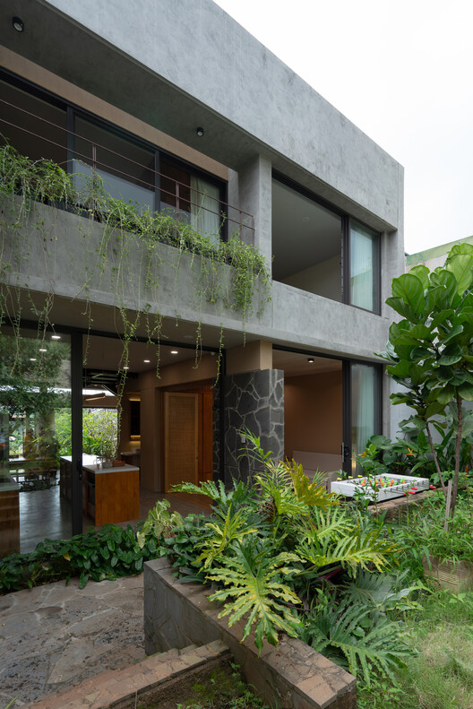 Casa Jinjee / Tad.atelier - Fotografia de Exterior, Jardim, Concreto, Aido