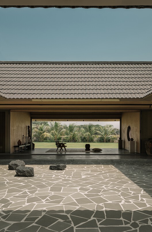 Courtyard House / D'WELL - Image 8 of 26