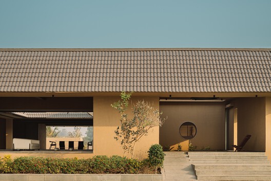 Courtyard House / D'WELL - Image 6 of 26