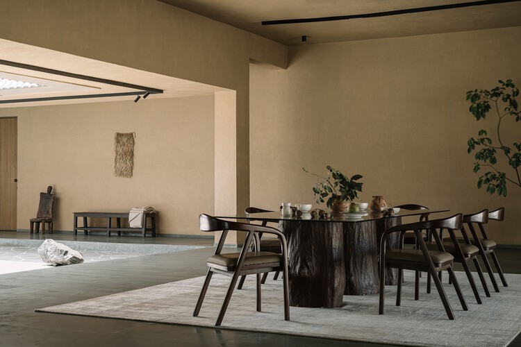 Casa Pátio / D'WELL - Fotografia de Interiores, Sala de Jantar, Madeira, Mesa, Cadeira