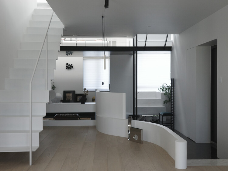 琴宅｜刘女士家 / 金秋野建筑工作室 - 室内图, 楼梯, 灯, 玻璃, 扶手, 椅子