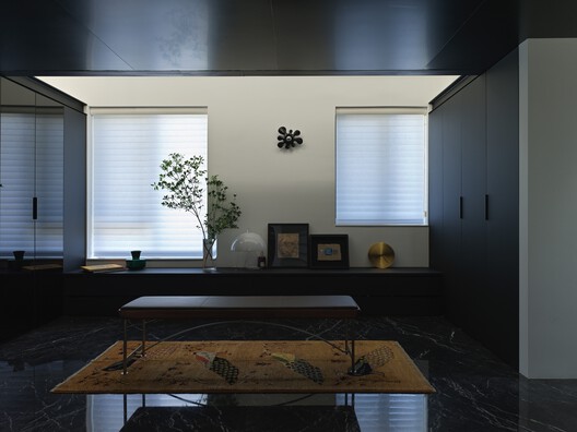 琴宅｜刘女士家 / 金秋野建筑工作室 - 室内图, 木头, 灯, 桌子, 玻璃, 椅子