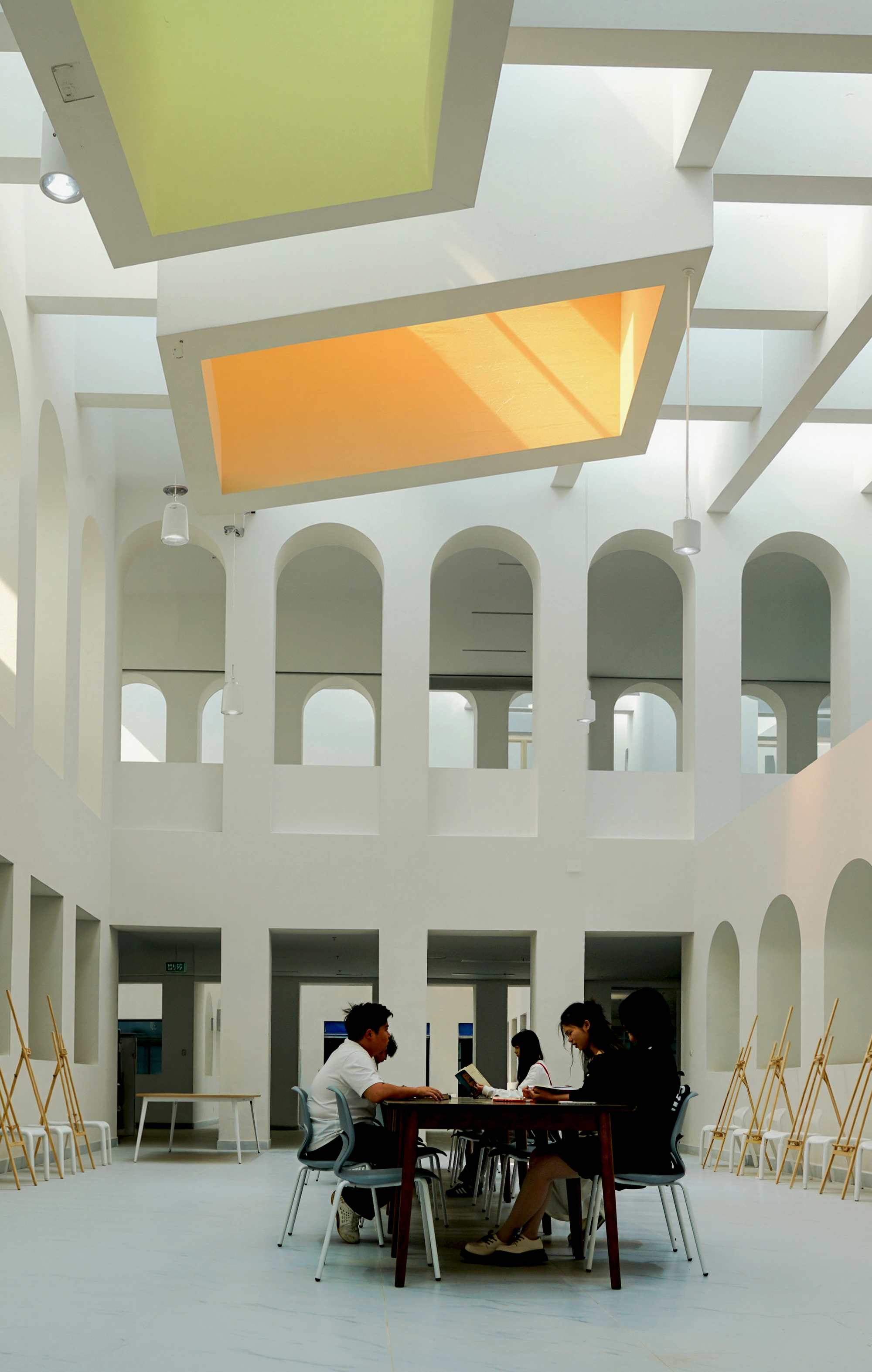 Gallery of Guizhou Media Vocational and Technical School Library ...