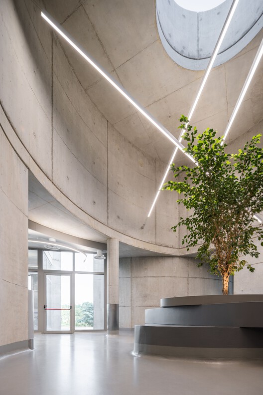 Vet Hospital Tirana / Davide Macullo Architects - Interior Photography, Bathroom