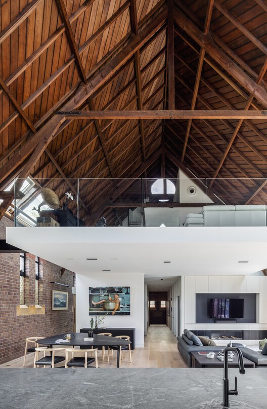 De iglesias a casas: reconversiones y renovaciones contemporáneas que fusionan presente y pasado - Imagen 10 de 30