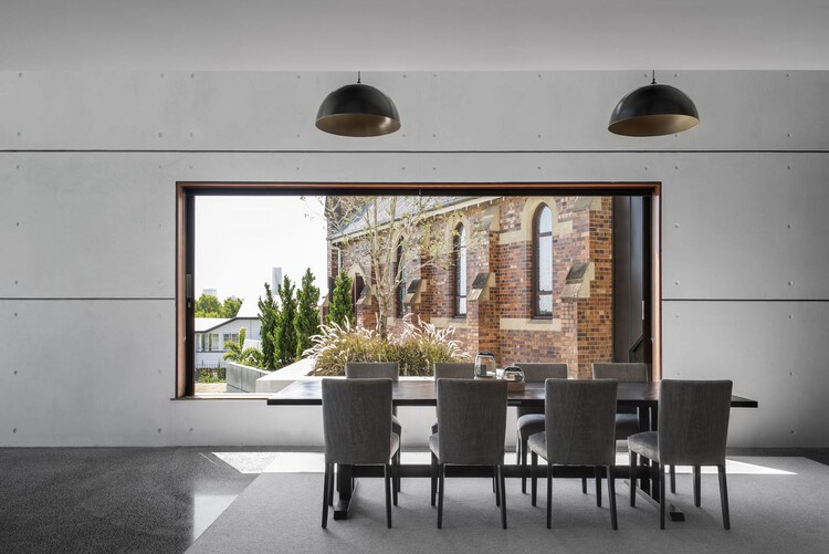 De iglesias a casas: reconversiones y renovaciones contemporáneas que fusionan presente y pasado - Imagen 11 de 30