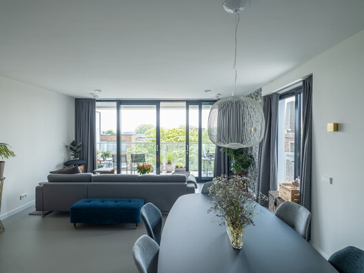 De iglesias a casas: reconversiones y renovaciones contemporáneas que fusionan presente y pasado - Imagen 18 de 30