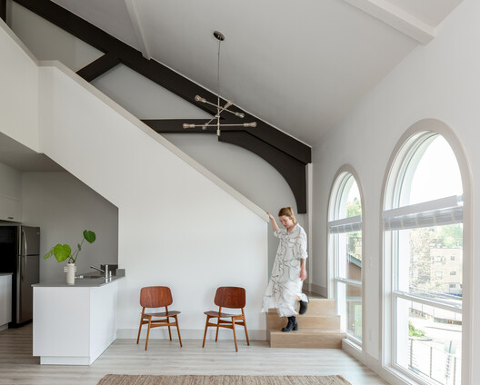 De iglesias a casas: reconversiones y renovaciones contemporáneas que fusionan presente y pasado - Imagen 15 de 30