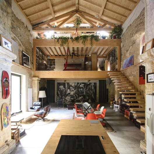 De iglesias a casas: reconversiones y renovaciones contemporáneas que fusionan presente y pasado - Imagen 4 de 30
