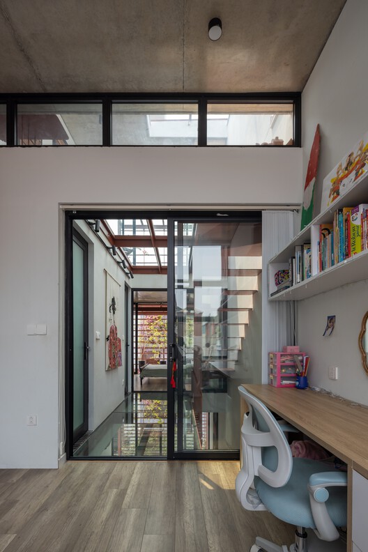 Casa MK / Atelier 12 - Fotografía interior, Madera, Vidrio, Sillas