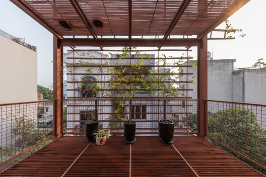 Casa MK / Atelier 12 - Fotografía interior, Madera, Balcón, Terraza, Barandas, Patio interior