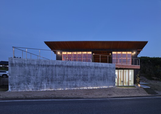 Kugami Terrace Sunset Cafe and Small Gallery / REPLUS Co.,Ltd - Exterior Photography, Concrete