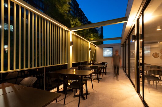 Pinto Restaurant / GPB Arquitectos - Fotografía exterior, Iluminación, Sillas, Vidrio