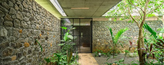 The House That Meets the River / LIJO RENY architects - Exterior Photography