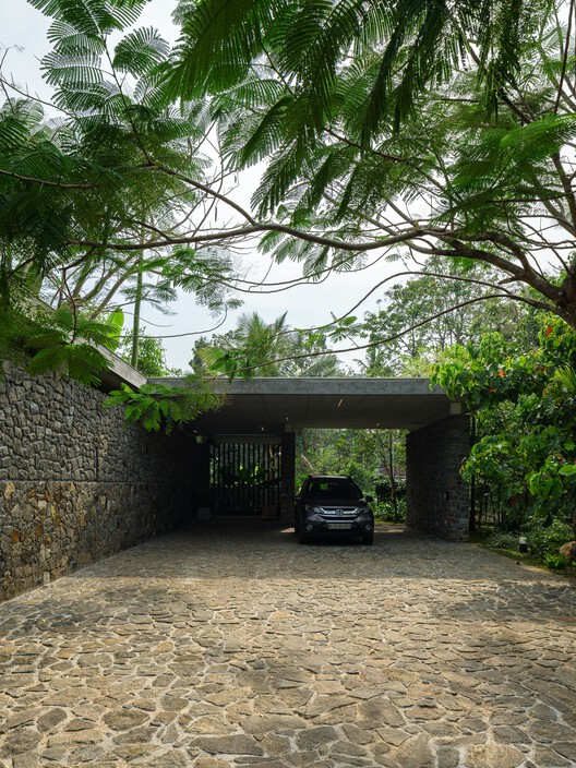 The House That Meets the River / LIJO RENY architects - Exterior Photography
