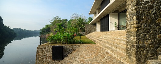 The House That Meets the River / LIJO RENY architects - Image 9 of 57