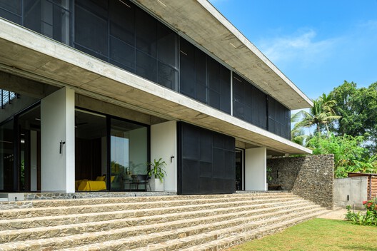 The House That Meets the River / LIJO RENY architects - Image 8 of 57