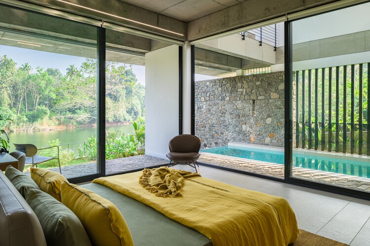 Casa que Encontra o Rio / LIJO RENY architects - Fotografia de Interiores, Dormitório