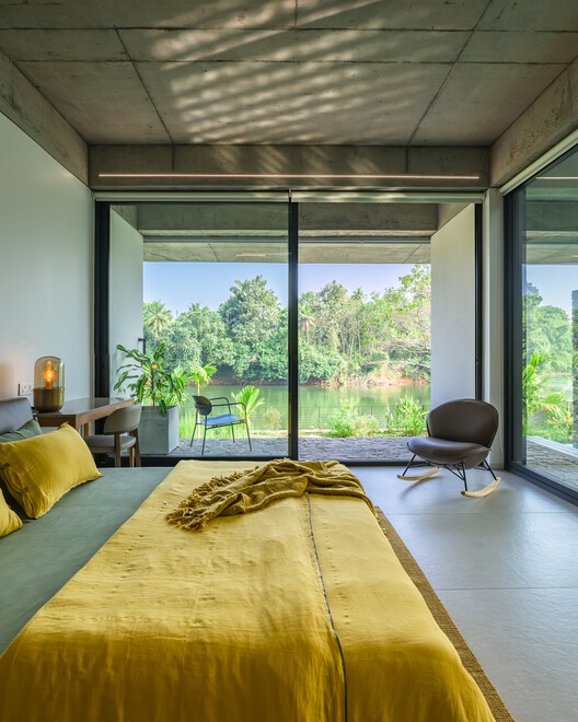The House That Meets the River / LIJO RENY architects - Interior Photography, Bedroom