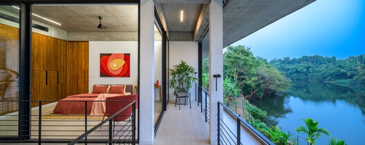The House That Meets the River / LIJO RENY architects - Image 28 of 57