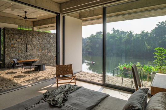 The House That Meets the River / LIJO RENY architects - Interior Photography, Bedroom