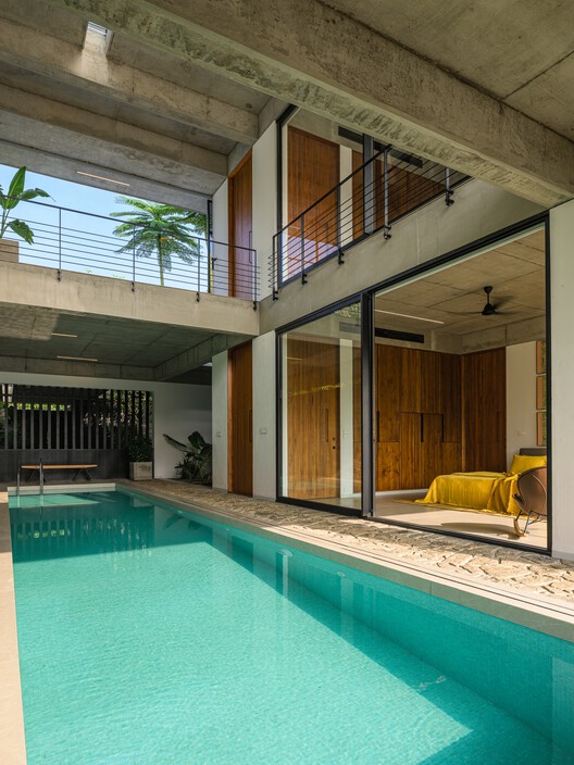 The House That Meets the River / LIJO RENY architects - Image 40 of 57