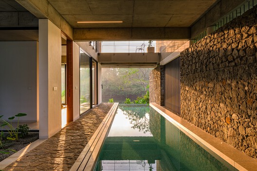 The House That Meets the River / LIJO RENY architects - Image 37 of 57